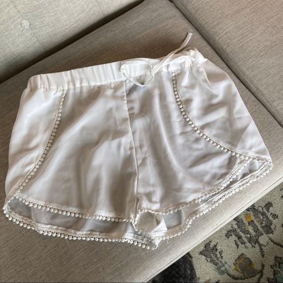 🩳Bohoo White Ball Lace Beach 🩳 - Picture 3 of 8